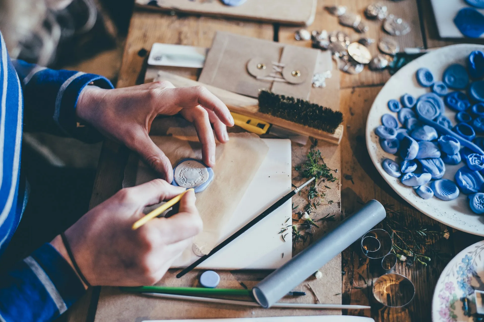 Artisan dans son atelier